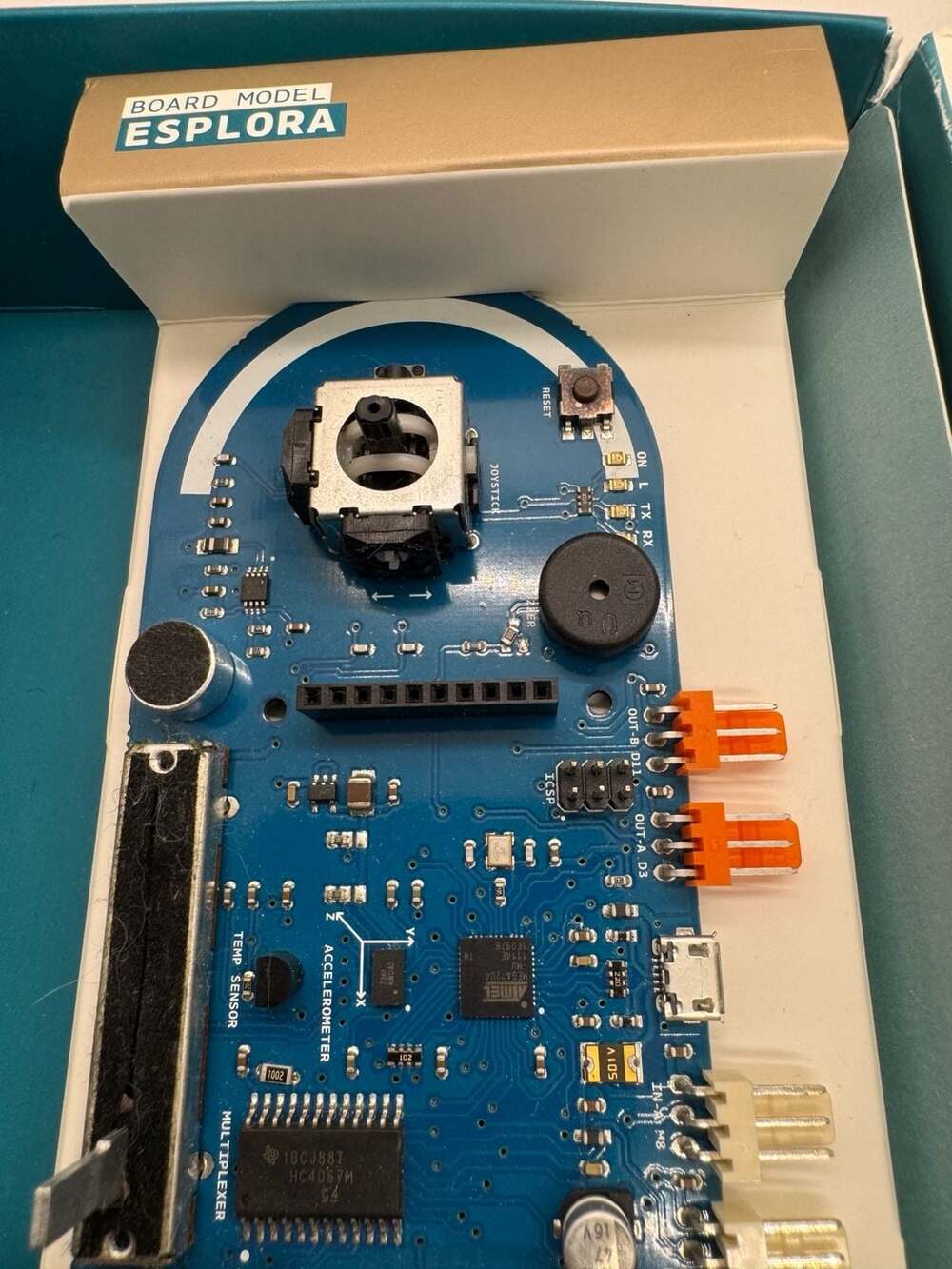 Arduino Esplora Board Model Open Source Electronics Prototyping Platform - Picture 4 of 5